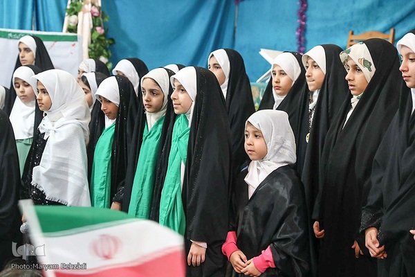 جشن «دختران انقلاب» به‎‌مناسبت آغاز دهه‌ی پرفروغ فجر انقلاب اسلامی