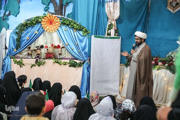 جشن «دختران انقلاب» به‎‌مناسبت آغاز دهه‌ی پرفروغ فجر انقلاب اسلامی