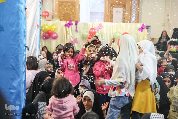 جشن «دختران انقلاب» به‎‌مناسبت آغاز دهه‌ی پرفروغ فجر انقلاب اسلامی