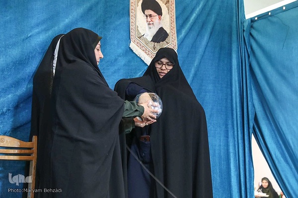 جشن «دختران انقلاب» به‎‌مناسبت آغاز دهه‌ی پرفروغ فجر انقلاب اسلامی