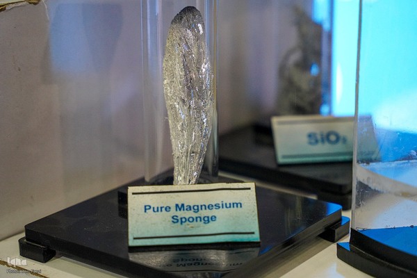 بازدید جمعی از جهادگران جهاددانشگاهی فارس از «دستاوردهای صنعت هسته‌ای»‎