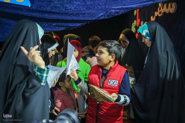 موکب کودکانه یک دنیا یک پدر