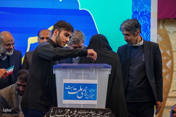 همایش دست اندرکاران انتخابات در حرم شاهچراغ(ع)