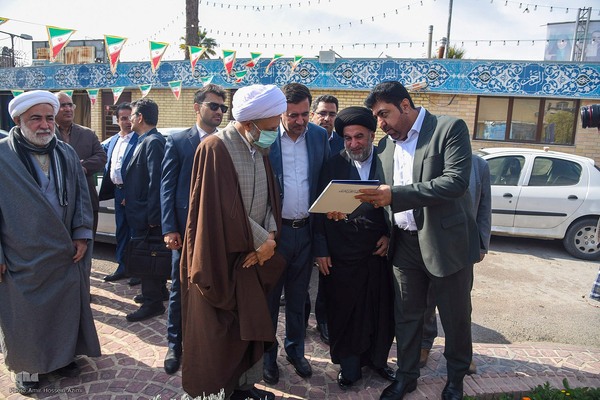 کاشت نهال زیتون توسط نماینده ولی فقیه در فارس