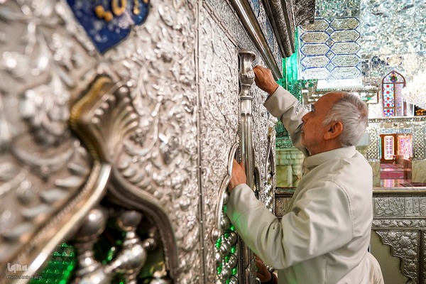 آیین غبارروبی حرم مطهر حضرت احمدبن موسی الکاظم علیهم السلام‎