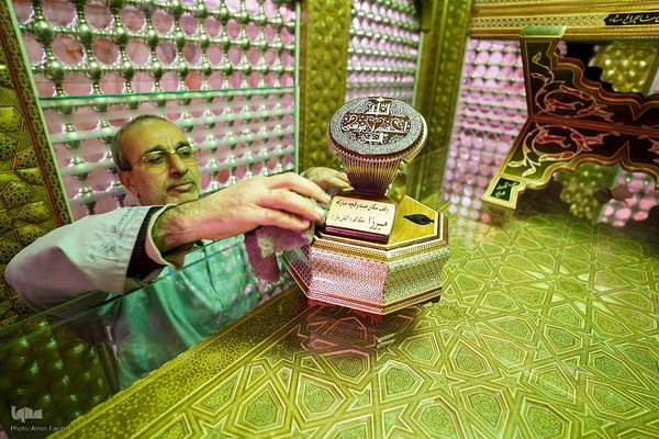 آیین غبارروبی حرم مطهر حضرت احمدبن موسی الکاظم علیهم السلام‎