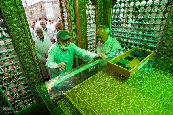 آیین غبارروبی حرم مطهر حضرت احمدبن موسی الکاظم علیهم السلام‎