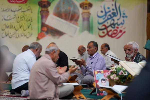 محفل جزءخوانی قرآن ماه رمضان در حرم مطهر شاهچراغ(ع)