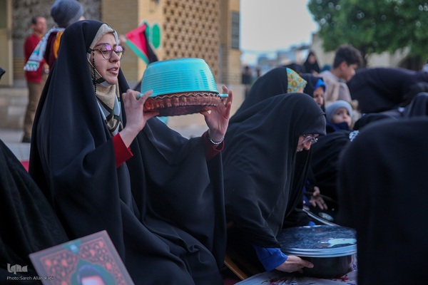 پخت و توزیع غذای فلسطینی مقلوبه