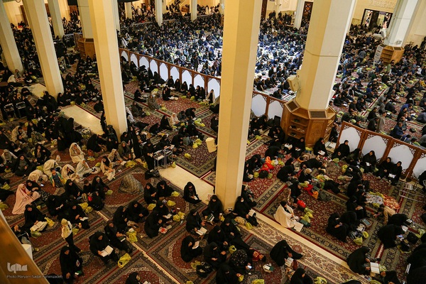 مراسم احیای شب قدر در شاهچراغ