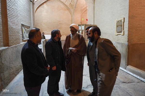 احیای شب 21 رمضان در مسجد وکیل شیراز