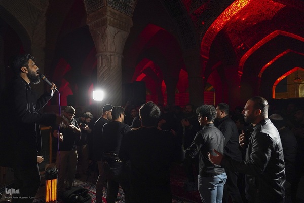 احیای شب 21 رمضان در مسجد وکیل شیراز