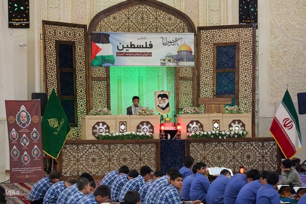 محفل انس با قرآن دانش‌آموزان شیرازی در سومین حرم اهل‌بیت علیهم السلام