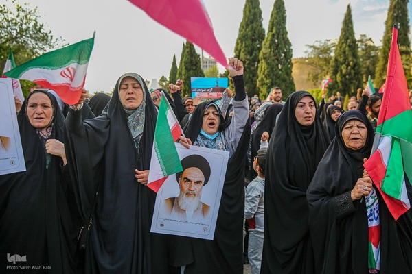 اجتماع مردم شیراز در حمایت از عملیات سپاه علیه رژیم صهیونیستی