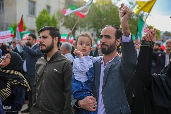 اجتماع مردم شیراز در حمایت از عملیات سپاه علیه رژیم صهیونیستی