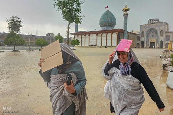 باران اردیبهشت در حرم شاهچراغ(ع)