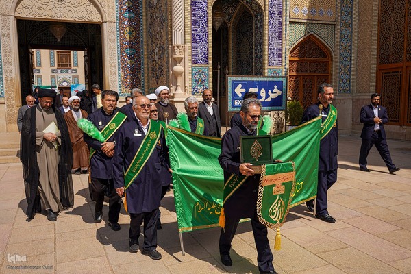 زیارت ستاد بزرگداشت دهه كرامت کشور از حرم مطهر شاهچراغ(ع)