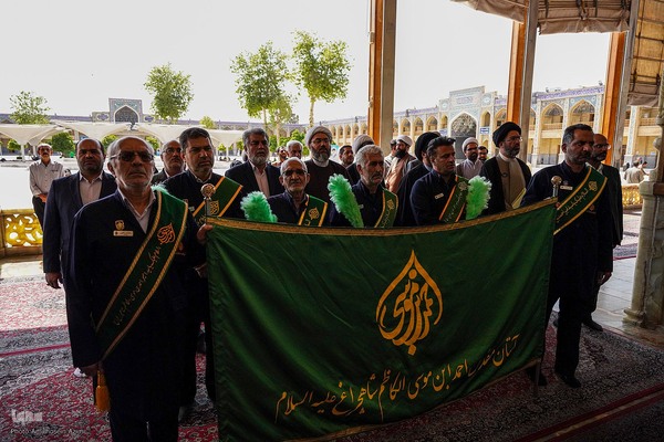 زیارت ستاد بزرگداشت دهه كرامت کشور از حرم مطهر شاهچراغ(ع)