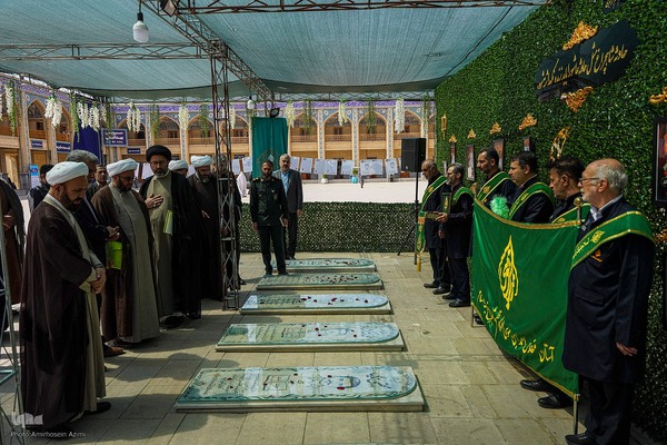 زیارت ستاد بزرگداشت دهه كرامت کشور از حرم مطهر شاهچراغ(ع)