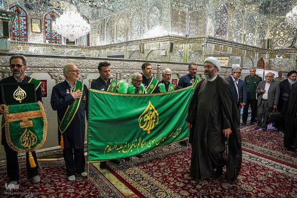 زیارت ستاد بزرگداشت دهه كرامت کشور از حرم مطهر شاهچراغ(ع)