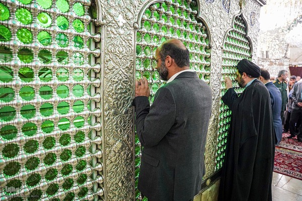 زیارت ستاد بزرگداشت دهه كرامت کشور از حرم مطهر شاهچراغ(ع)