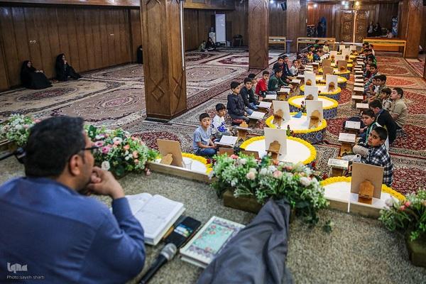 کلاس آموزش تخصصی قرائت قرآن کریم در حرم مطهر شاهچراغ(ع)