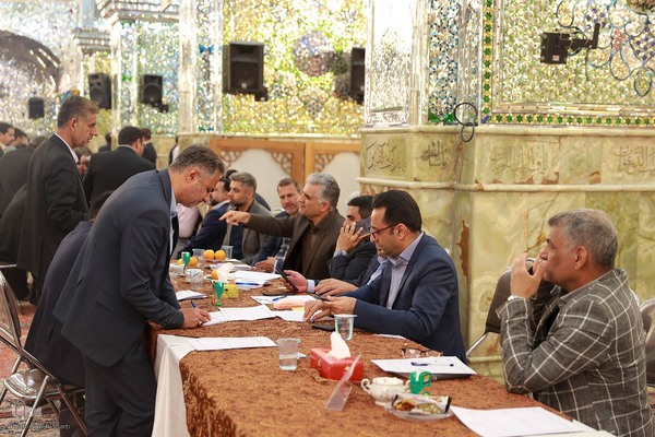 میز خدمت مسئولان استان فارس در حرم مطهر شاهچراغ(ع)