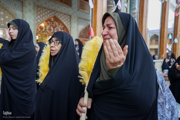 قرائت دعای توسل جهت سلامتی رئیس جمهور در حرم حضرت شاهچراغ (ع)