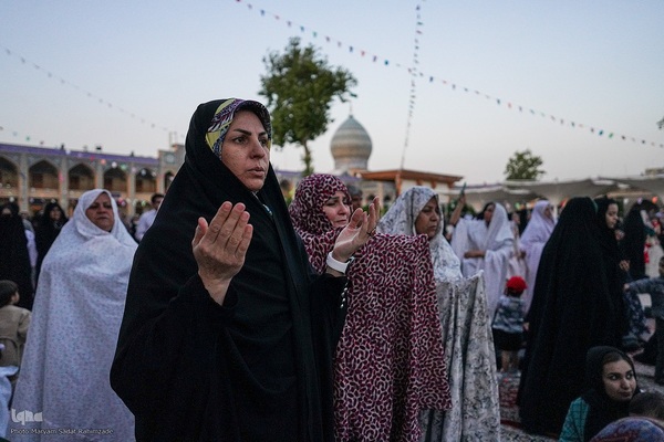 قرائت دعای توسل جهت سلامتی رئیس جمهور در حرم حضرت شاهچراغ (ع)