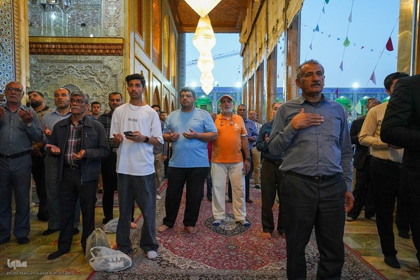 قرائت دعای توسل جهت سلامتی رئیس جمهور در حرم حضرت شاهچراغ (ع)