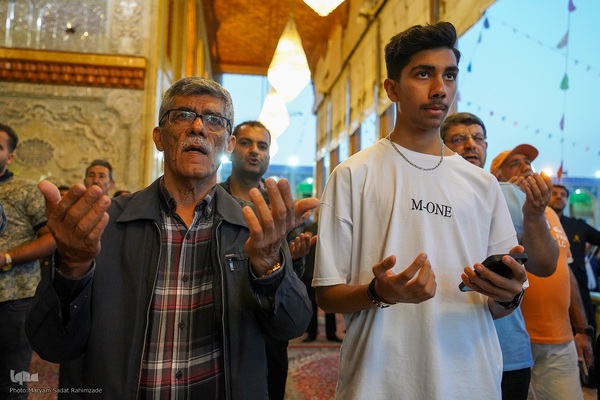 قرائت دعای توسل جهت سلامتی رئیس جمهور در حرم حضرت شاهچراغ (ع)