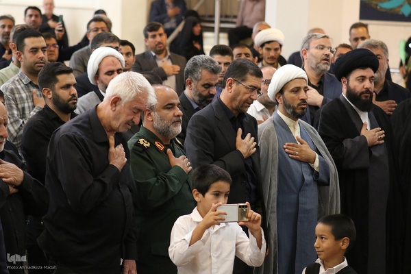 مراسم سوگواری شهادت رئیس جمهور شهید کشورمان در حرم شاهچراغ(ع)