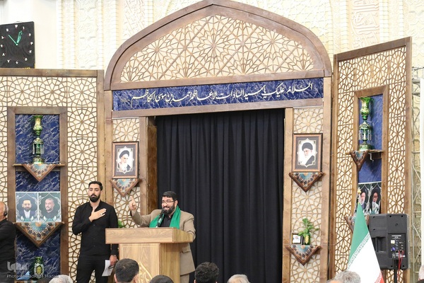 مراسم سوگواری شهادت رئیس جمهور شهید کشورمان در حرم شاهچراغ(ع)