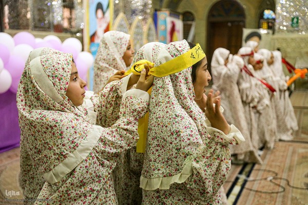 جشن تکلیف دختران در حرم سیدعلاءالدین حسین(ع)