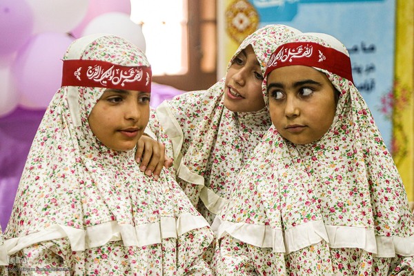 جشن تکلیف دختران در حرم سیدعلاءالدین حسین(ع)