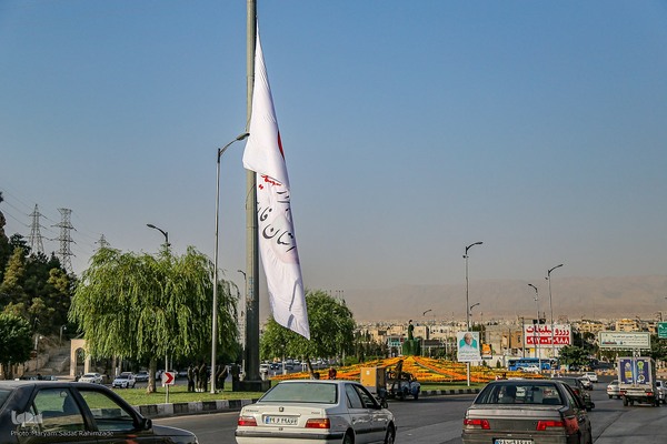 اهتزاز بزرگترین پرچم "کنگره 15 هزار شهید استان فارس" و رونمایی از سردیس چهار شهید استان فارس‎