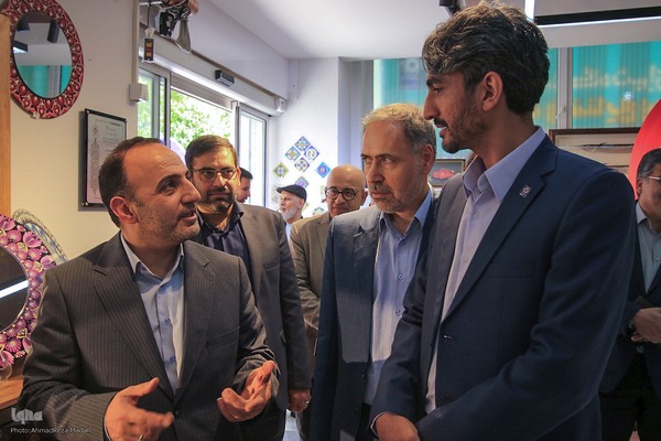 رونمایی از چند طرح فرهنگی در دانشگاه شیراز