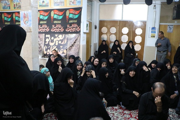 تشییع پیکر مادر 4 شهید دوران دفاع مقدس در شهیدآباد فارس