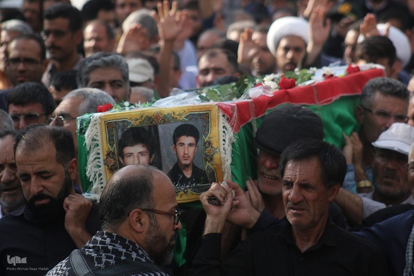 تشییع پیکر مادر 4 شهید دوران دفاع مقدس در شهیدآباد فارس