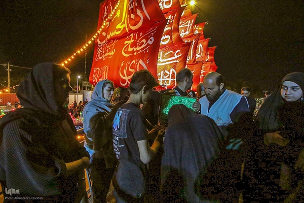 حضور خادمیاران آستان قدس رضوی در موکب سفینه النجات شیراز‎