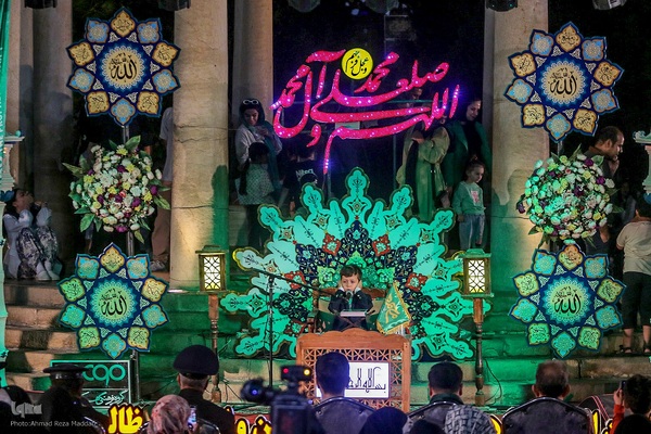 محفل قرآنی طنین تابناک در جوار آرامگاه حافظ