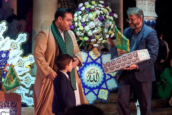 محفل قرآنی طنین تابناک در جوار آرامگاه حافظ