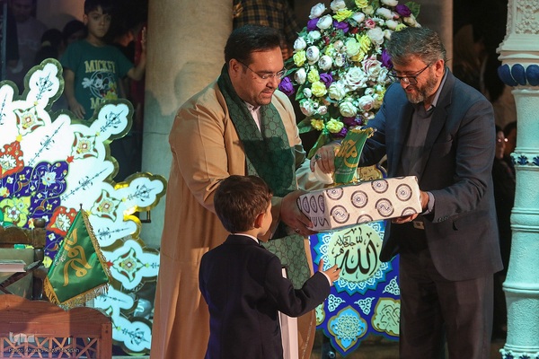 محفل قرآنی طنین تابناک در جوار آرامگاه حافظ