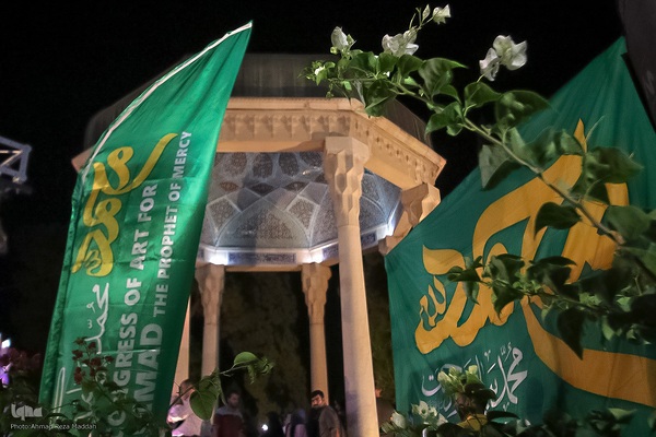 محفل قرآنی طنین تابناک در جوار آرامگاه حافظ