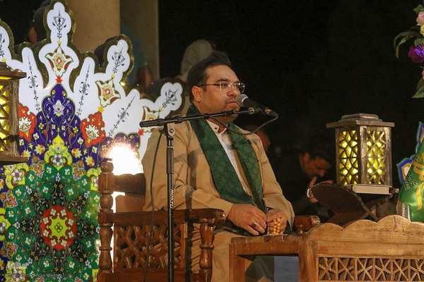 محفل قرآنی طنین تابناک در جوار آرامگاه حافظ