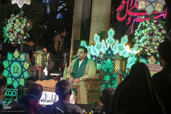 محفل قرآنی طنین تابناک در جوار آرامگاه حافظ