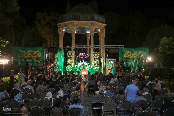 محفل قرآنی طنین تابناک در جوار آرامگاه حافظ