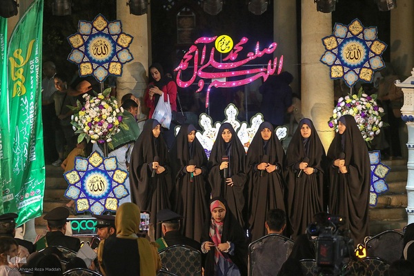 محفل قرآنی طنین تابناک در جوار آرامگاه حافظ