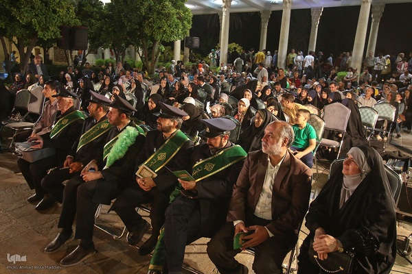 محفل قرآنی طنین تابناک در جوار آرامگاه حافظ