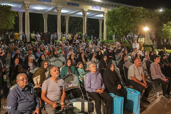 محفل قرآنی طنین تابناک در جوار آرامگاه حافظ